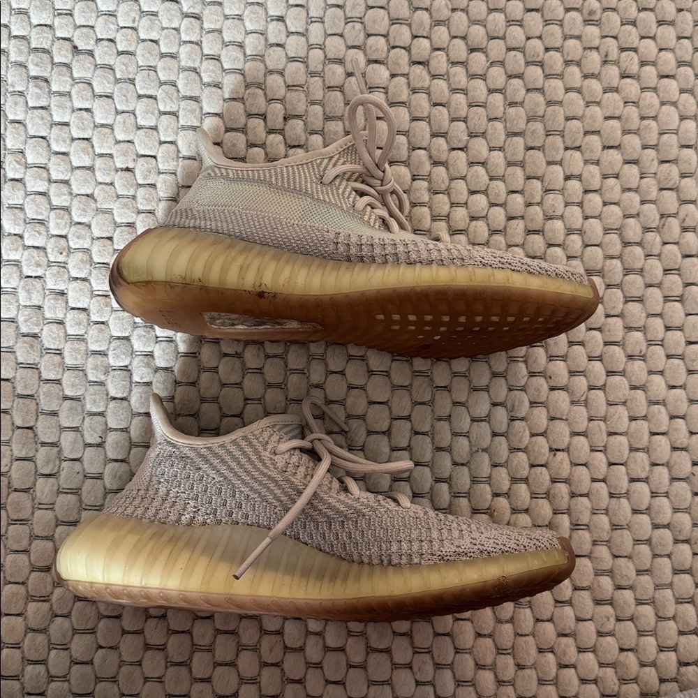 Yeezys size 6.5 men (fits women’s size 7.5) - Picture 5 of 6